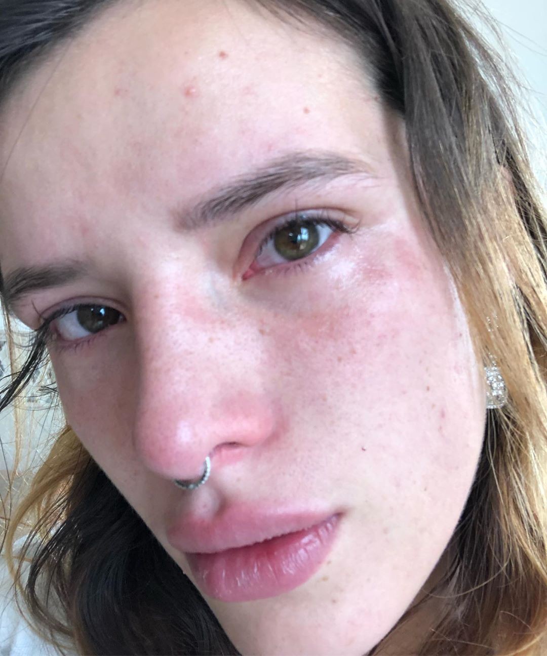 Bella Thorne posta fotos chorando depois de descobrir que ex se casará (Foto: Reprodução/ Instagram)