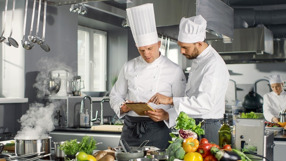 Nem só de amor à cozinha é feito um bom chef. Cursos de Chef de Cuisine – Restaurateur oferecem formação para empreender em outras áreas da alimentação — Foto: Centro Europeu