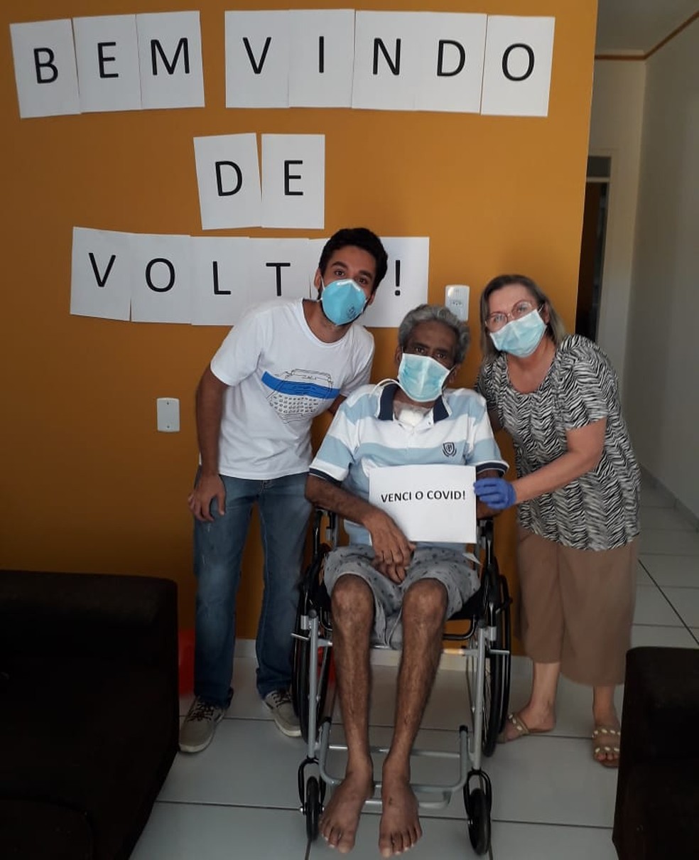 Antônio Honorato se recupera em casa — Foto: Cedida