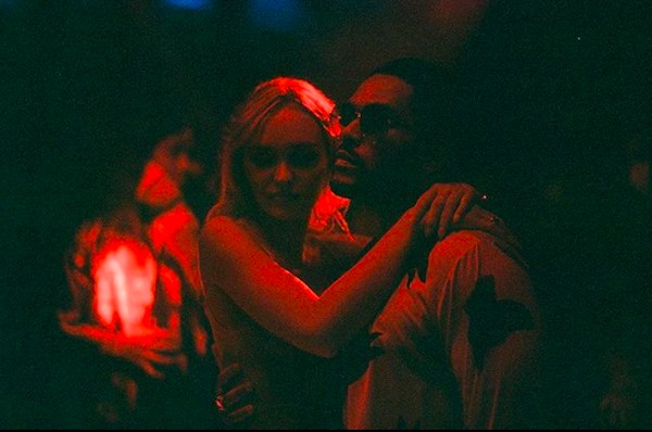 Lily-Rose Depp e The Weeknd em cena da série The Idol (Foto: Instagram)