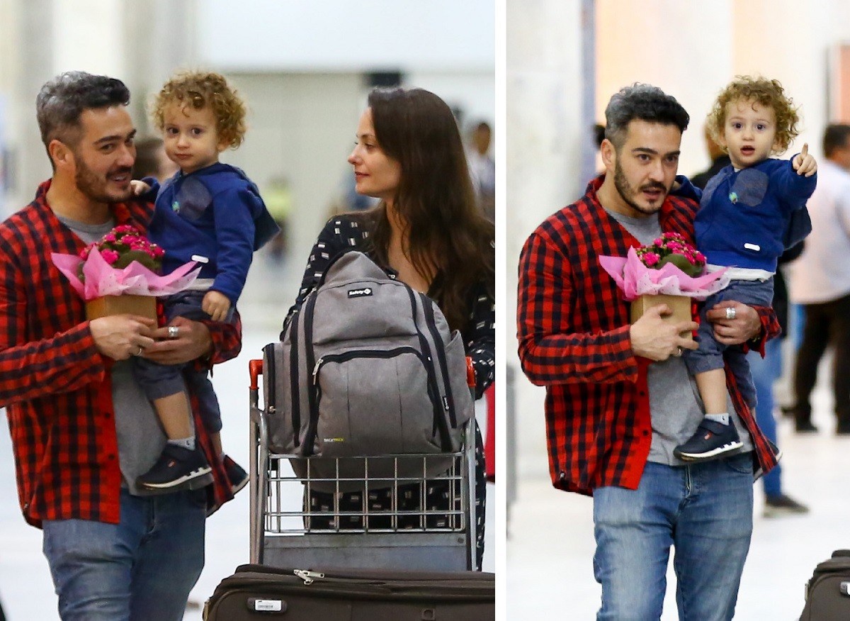 Filho de Marcos Veras e Rosanne Mulholland percebe paparazzo em aeroporto no Rio (Foto: Victor Pereira/AgNews)