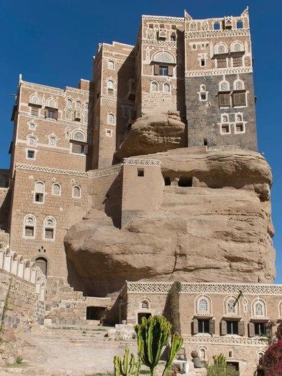 O palácio de Dar-al-Hajar, no Iêmen (Foto: Getty Images via BBC News )