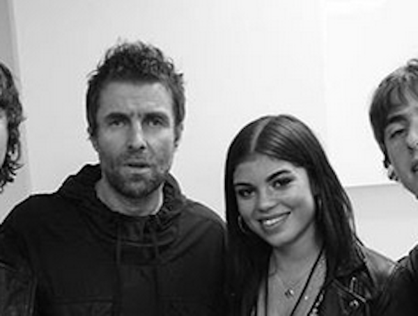 O músico Liam Gallagher com a filha (Foto: Instagram)