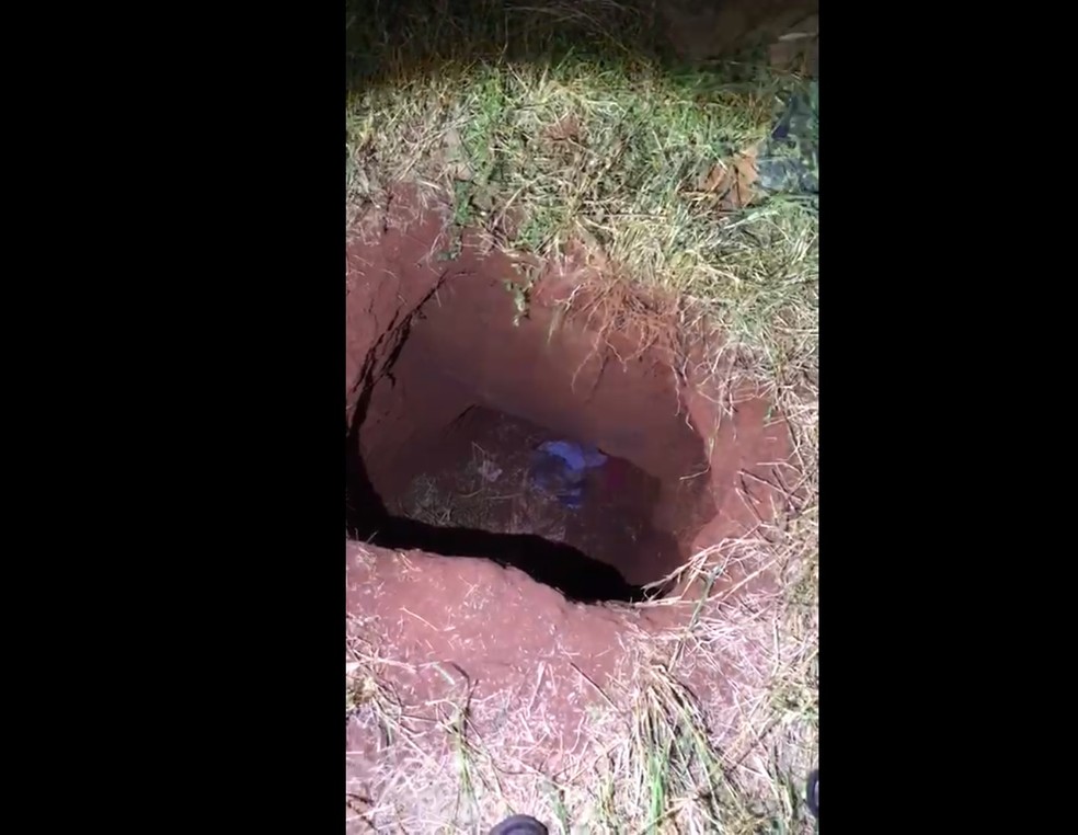 Túnel cavado para fuga de presos em Pedro Juan Caballero, no Paraguai — Foto: Polícia Nacional do Paraguai/Divulgação