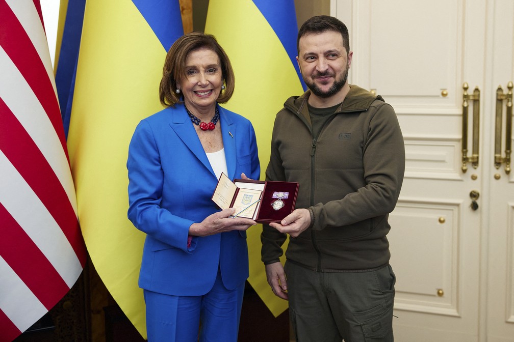 Presidente da Câmara dos EUA, Nancy Pelosi faz visita surpresa a Kiev — Foto: STRINGER / UKRAINIAN PRESIDENTIAL PRESS SERVICE / AFP