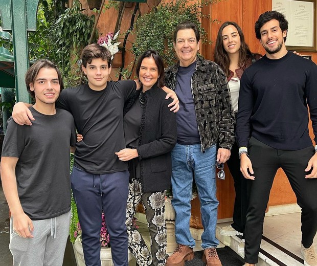 João Guilherme, Rodrigo, Luciana Cardoso, Faustão, Lara Silva e Julinho Casares (Foto: Reprodução/Instagram)