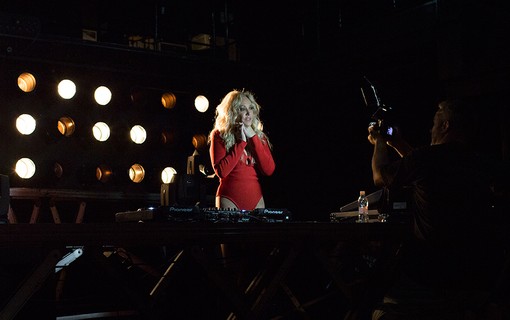 Deborah Blando grava novo clipe: 