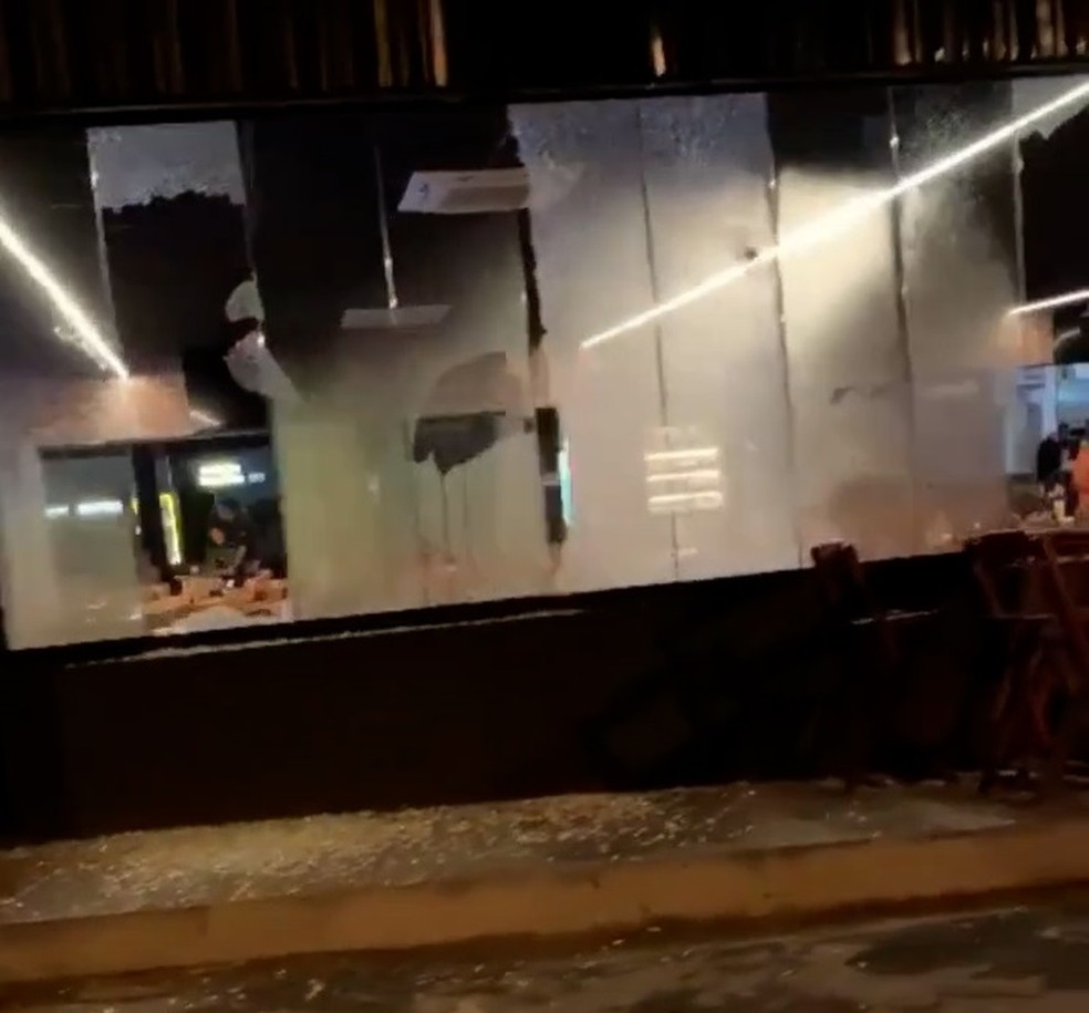 Bar ficou completamente destruído em São Luís — Foto: Redes sociais