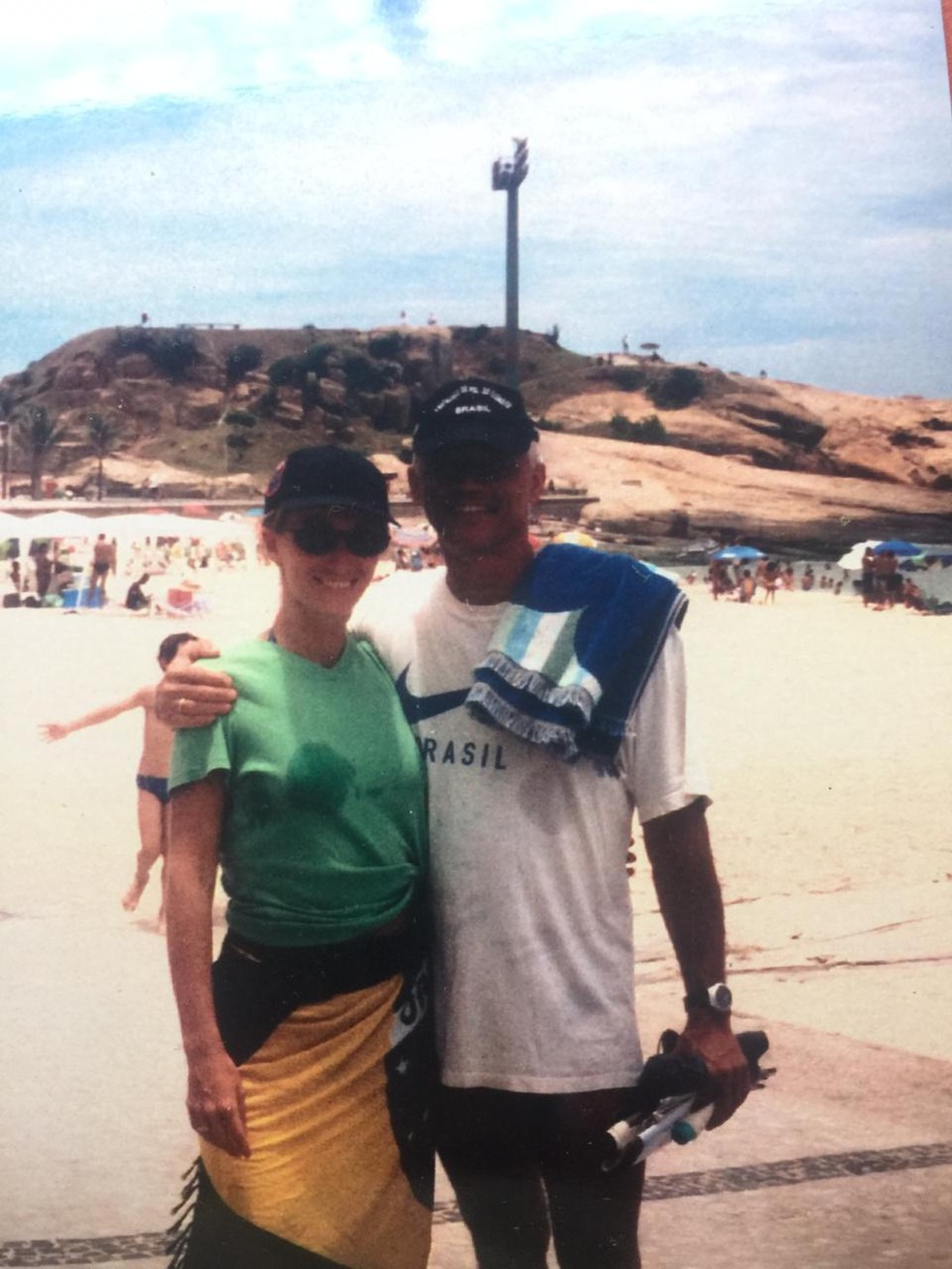 No Arpoador, canto preferido de Sergio na cidade, o casal aproveitava a praia do Rio de Janeiro — Foto: Arquivo pessoal