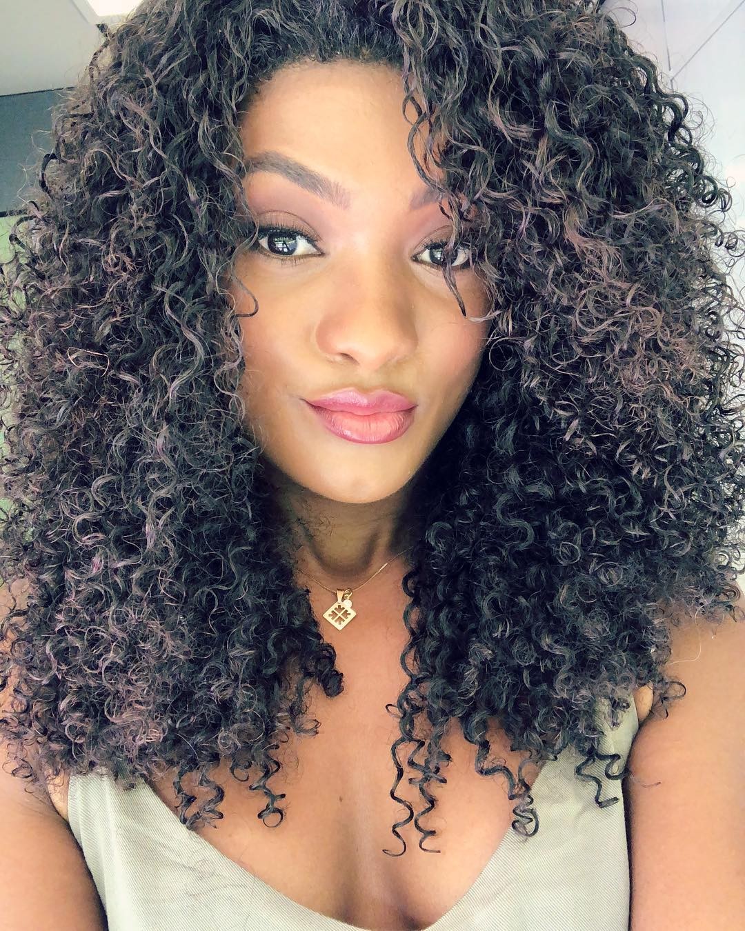 Erika Januza aparece linda no Instagram e exalta cabelo ...