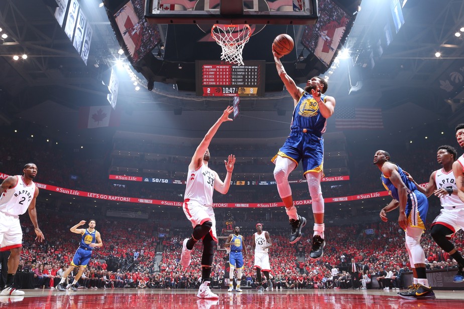 Com nova lesÃ£o de Durant, Curry lidera, Warriors vencem os Raptors e forÃ§am jogo 6 da final