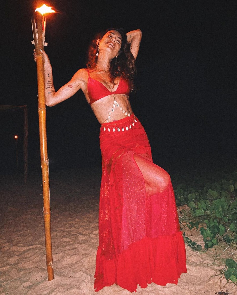 Thaila Ayala uniu o 'body chain' com b&uacute;zios: &iacute;cone da moda brasileira  &mdash; Foto: Reprodu&ccedil;&atilde;o/Instagram