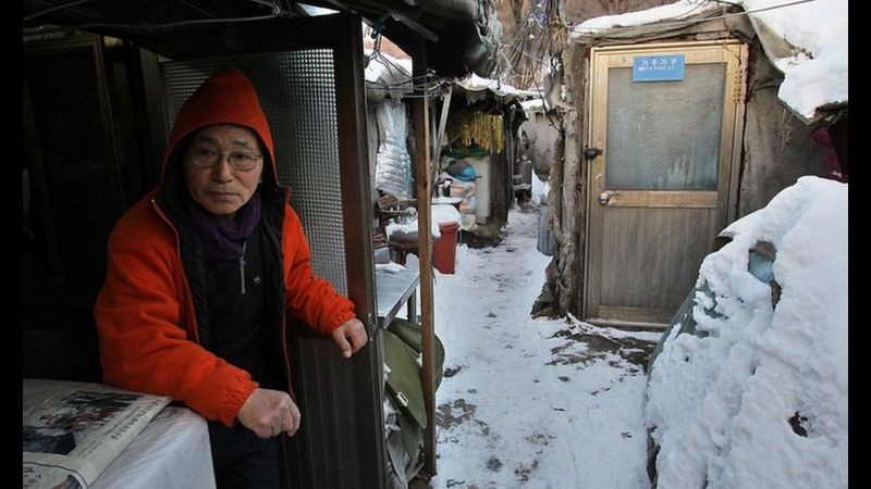 Mais de 16% dos sul-coreanos vivem na pobreza, de acordo com dados da OCDE (Foto: Getty Images via BBC News)