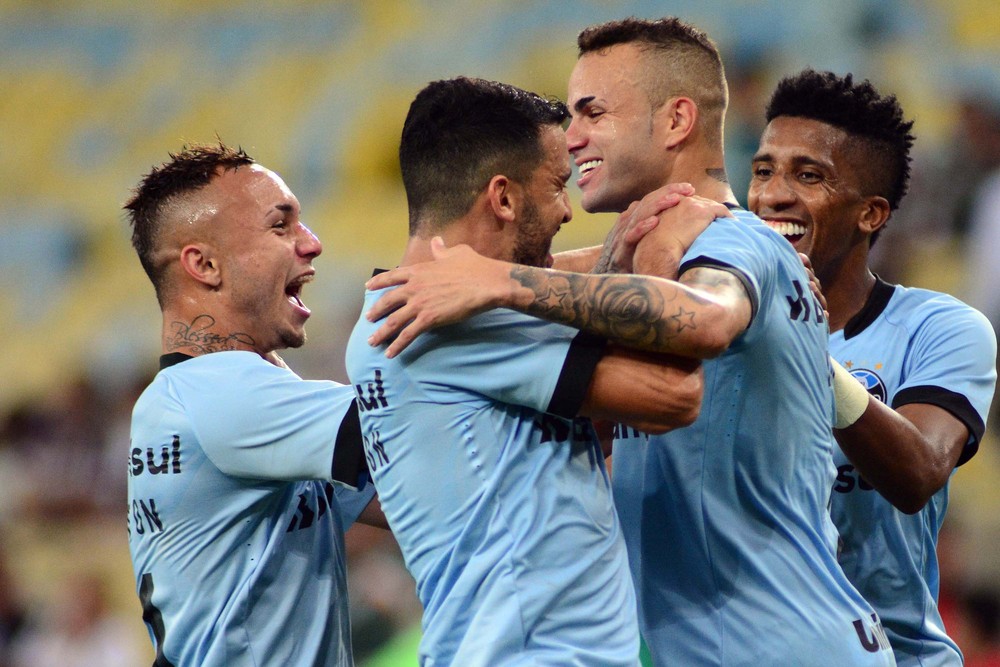 Calibrados, Edílson e Luan usam bola parada e decidem pelo Grêmio; notas