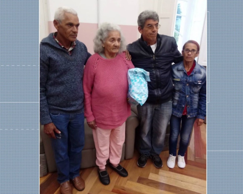 Filhos reencontraram a mãe Maria, que vive há 47 anos em um asilo de Curitiba — Foto: Reprodução/RPC