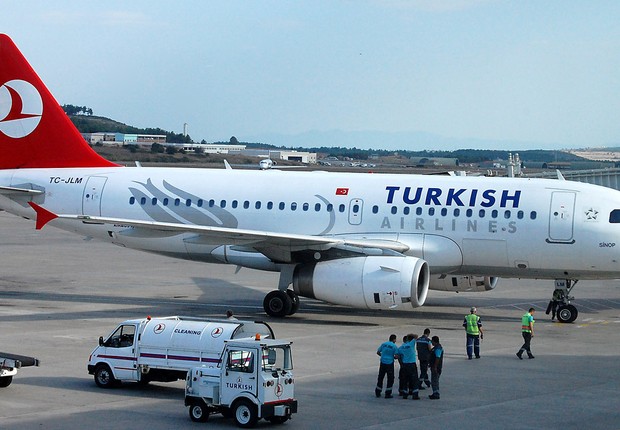 Avião da Turkish Airlines no aeroporto de Istambul, na Turquia (Foto: Reprodução)