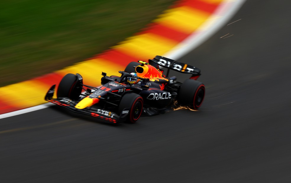 Pérez assumiu a liderança no fim do último treino do GP da Bélgica — Foto: Mark Thompson/Getty Images