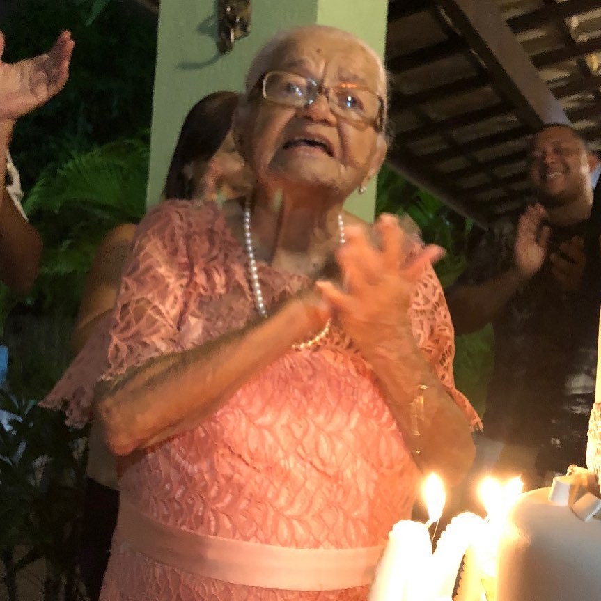 Dona Julia, avó de Adriana Lima, completa 101 anos (Foto: Reprodução/Instagram)