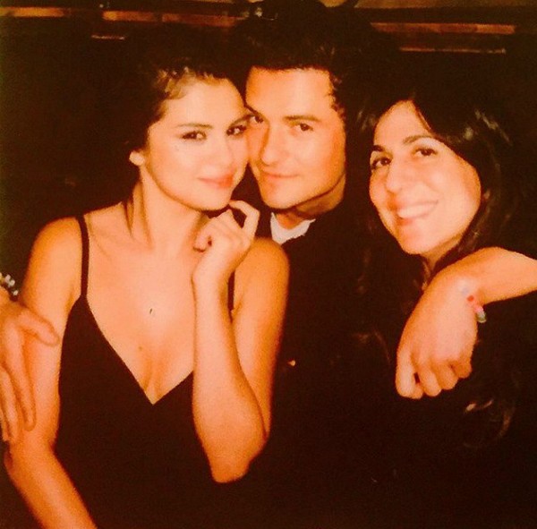 Selena Gomez, Orlando Bloom e a empresária da cantora no aniversário do ator (Foto: Instagram)
