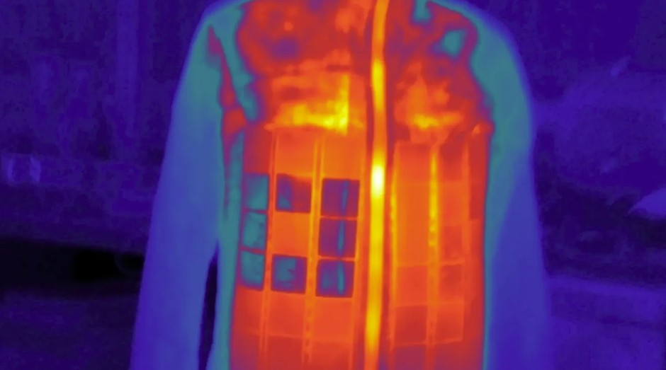  Jaqueta desenvolvida para tornar um ser humano invisível a câmeras infravermelhas (Foto: Divulgação)