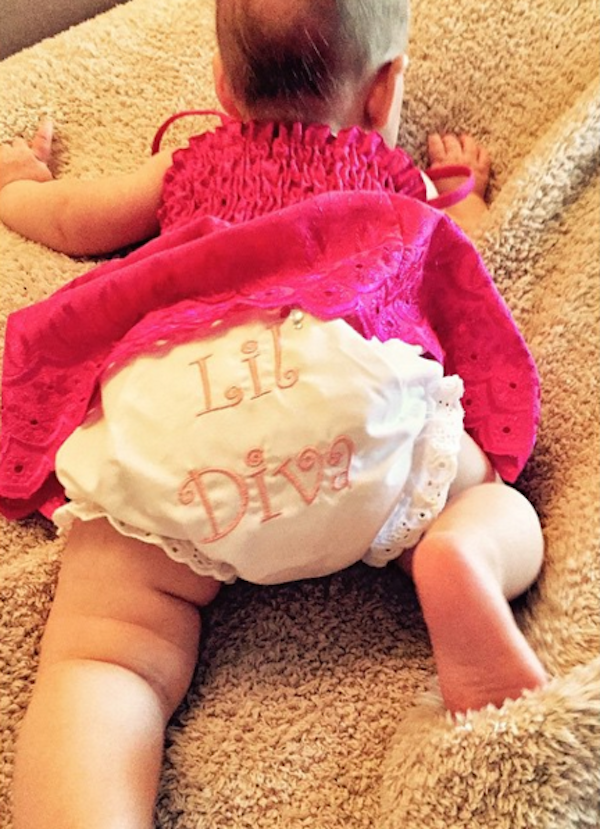 A primeira foto da filha de Christina Aguilera (Foto: Instagram)