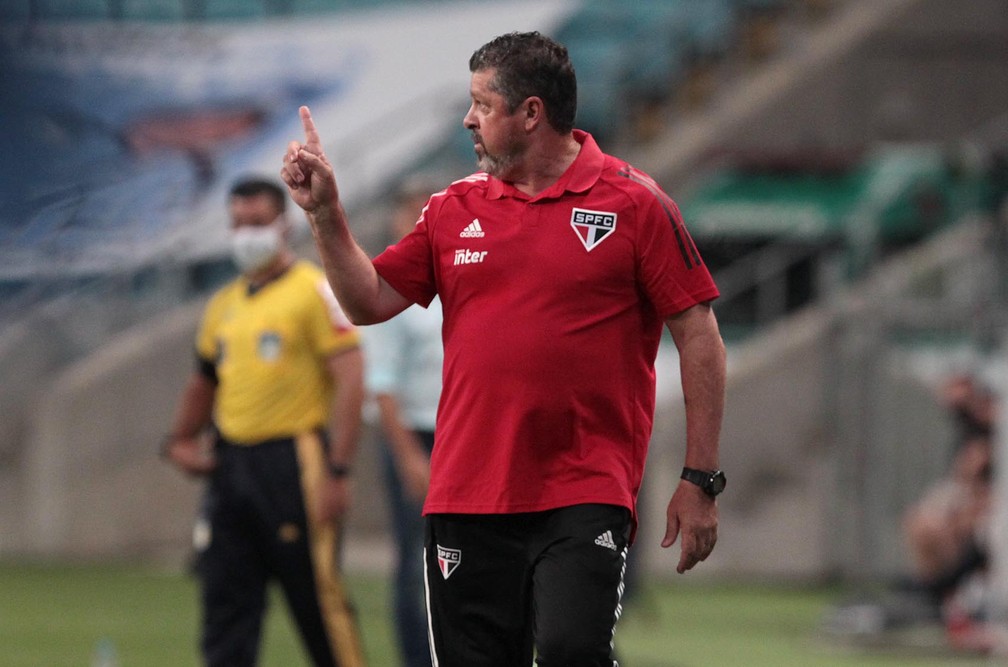 Vizolli comemora fim do jejum do São Paulo 