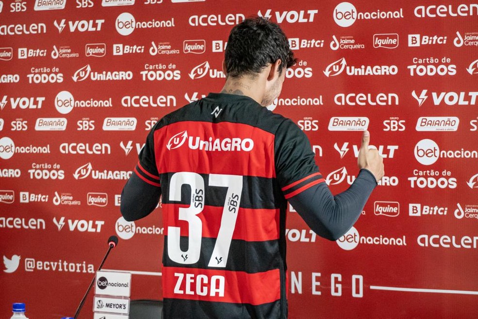 Zeca disse que o 37 é seu número da sorte — Foto: Pietro Carpi / EC Vitória / Divulgação