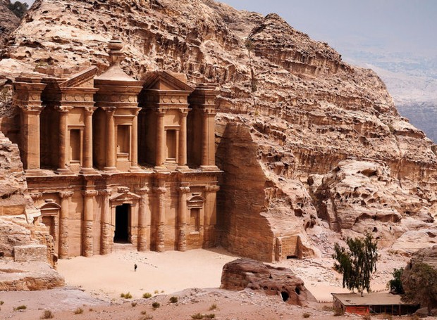 Documentário do Disney Plus mostra a arquitetura da cidade de Petra (Foto: Reprodução / Disney Plus)