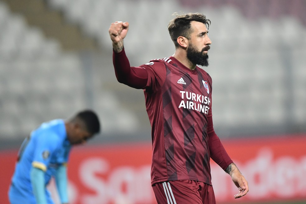 Lucas Pratto comemora gol contra o Binacional; atacante se transferiu para o futebol holandês — Foto: Staff Images/ CONMEBOL