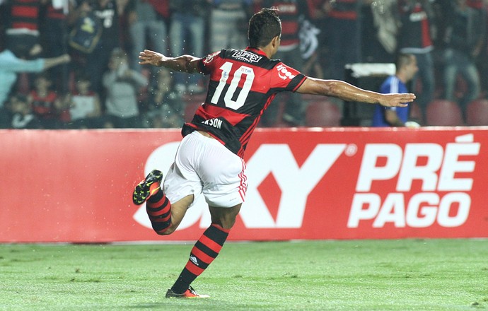 Recuperado de lesões, Ederson  comemora evolução do Flamengo