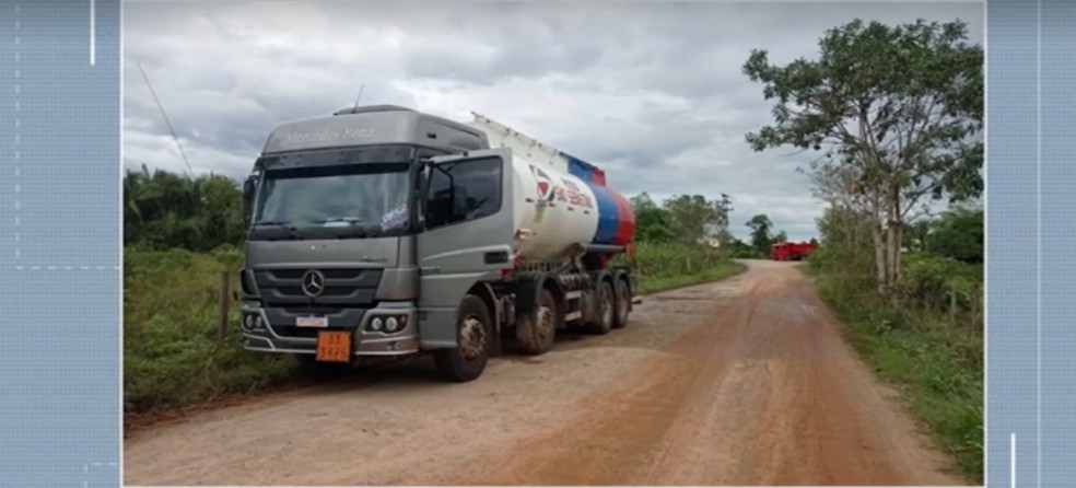 Caminhão com cerca de 25 mil litros de combustível é roubado na BR-222, no Maranhão — Foto: Reprodução/TV Mirante