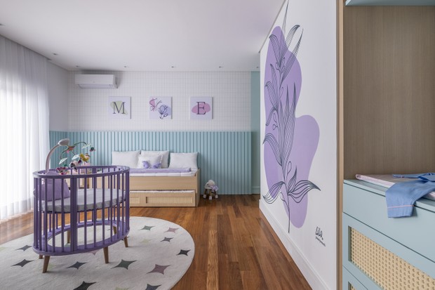Décor do dia: quarto de bebê cm berço redondo e pintura lúdica (Foto: Kadu Lopes)