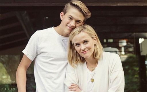 Reese Witherspoon celebra aniversário de 16 anos do filho