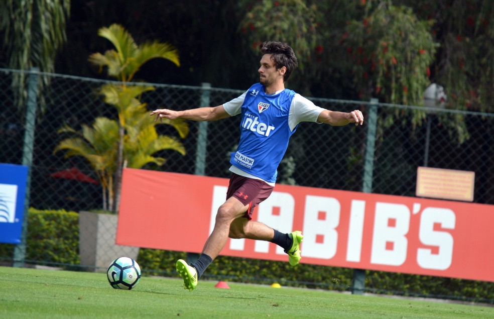 Rodrigo Caio foi convocado por Tite para a seleção brasileira (Foto: Erico Leonan / site oficial do SPFC)