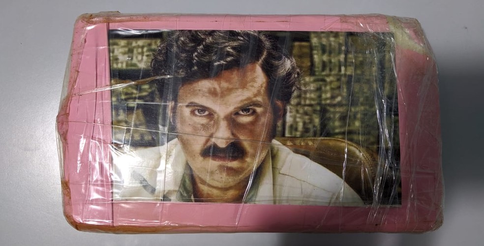 Droga embalada com foto do ator que interpreta narcotraficante Pablo Escobar — Foto: Divulgação/PM-PI