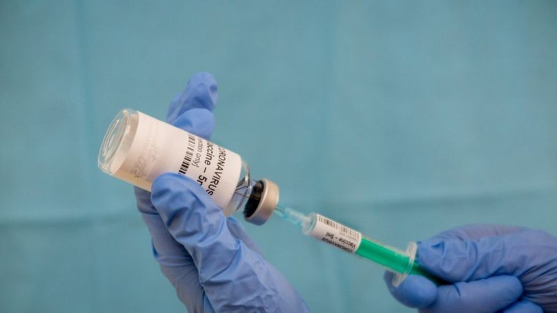 Governos do mundo inteiro conversam com as empresas para garantir seus lotes de vacina (Foto: Getty Images via BBC News)