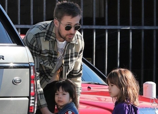 Ryan Gosling e filhas (Foto: Reprodução Instagram)