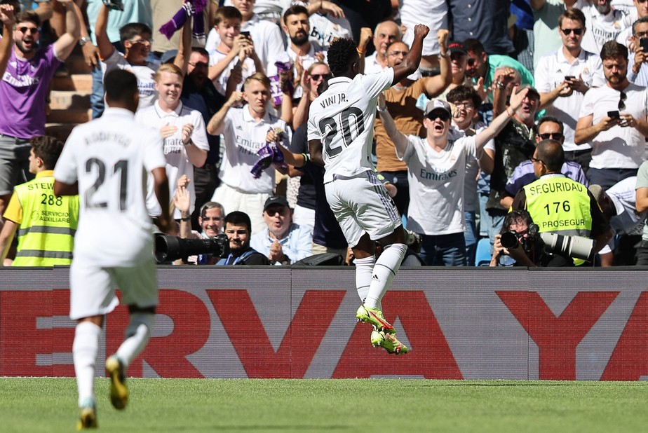 Vini Jr comemora seu gol, o primeiro na vitória do Real Madrid sobre o Bétis