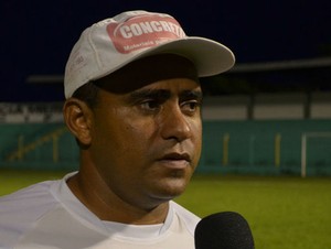 Técnico do Tocantinópolis, Neto Costa fala sobre lesão do atacante Tety (Foto: Dirceu Leno/Tocnotícias)