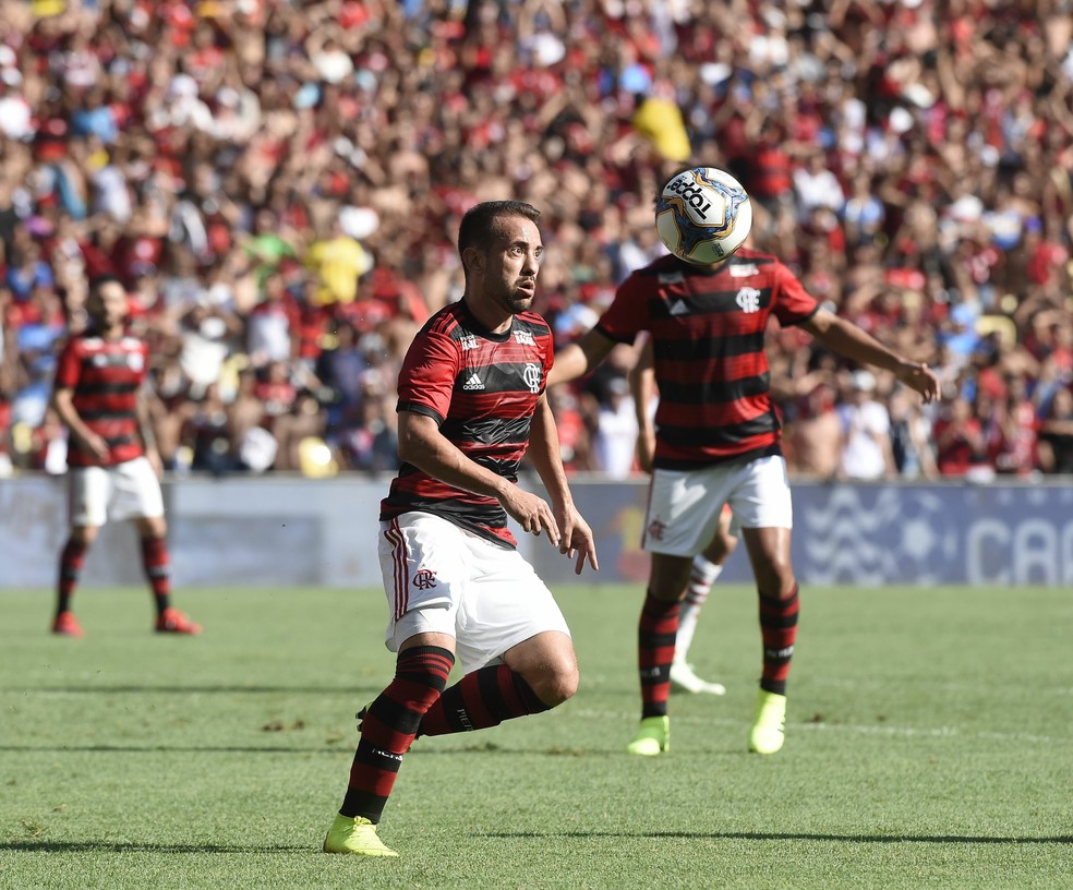Éverton Ribeiro foi titular contra o Bangu — Foto: André Durão/GloboEsporte.com