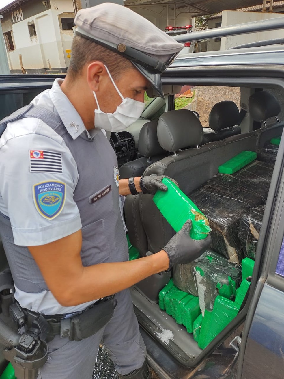 Polícia apreende carregamento de haxixe e maconha em rodovia de Ourinhos — Foto: Polícia Rodoviária/Divulgação