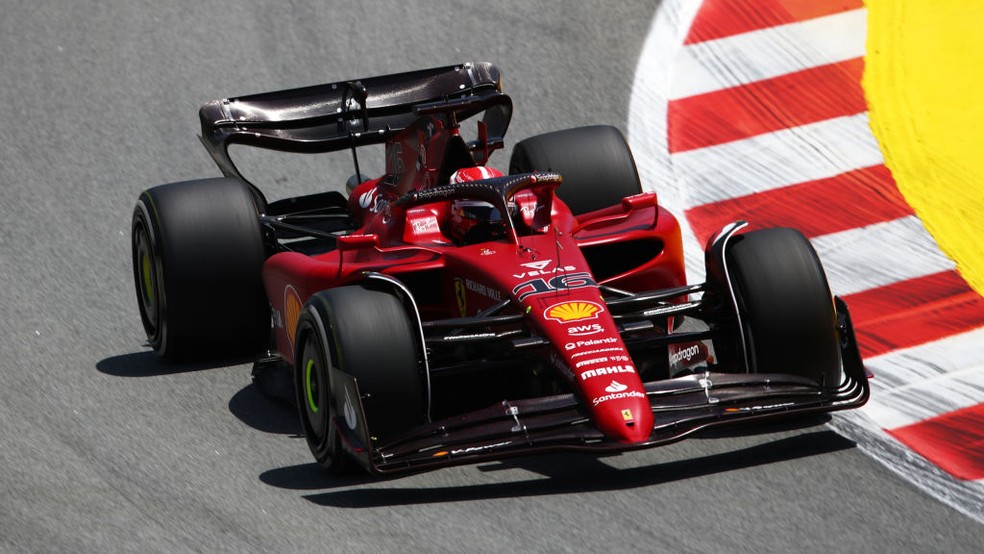 Leclerc coloca Ferrari na frente da RBR e lidera 1º treino no GP da Espanha