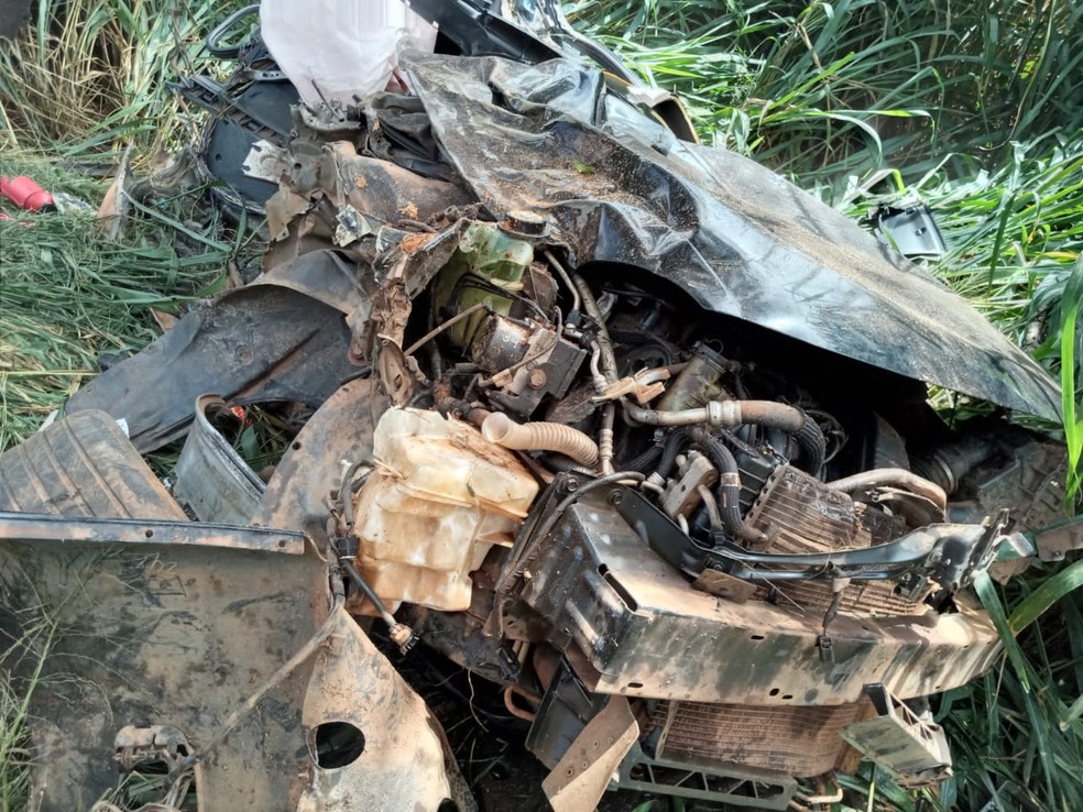 Carro ficou destruído — Foto: Divulgação