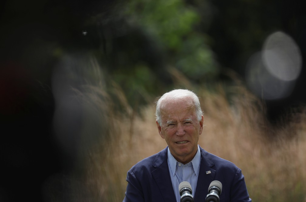 Joe Biden, candidato do Partido Democrata a presidente dos EUA, participa de entrevista coletiva em Delaware nesta segunda-feira (14) — Foto: Leah Millis/Reuters