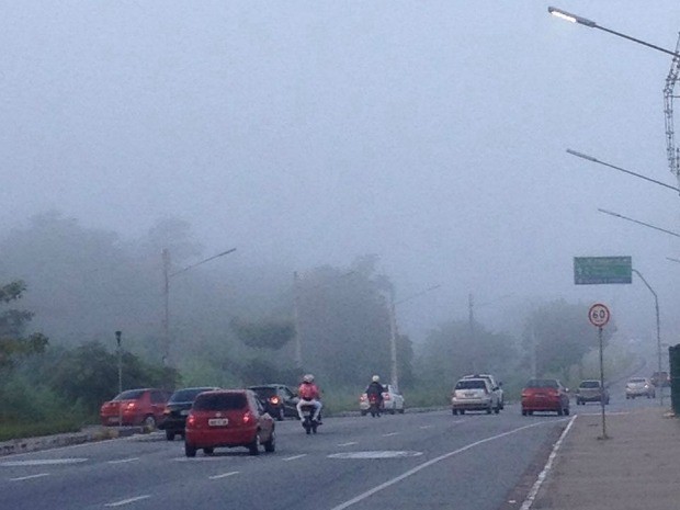 Neblina também foi percebina na Avenida das Torres (Foto: Afonso Júnior/Arquivo Pessoal)