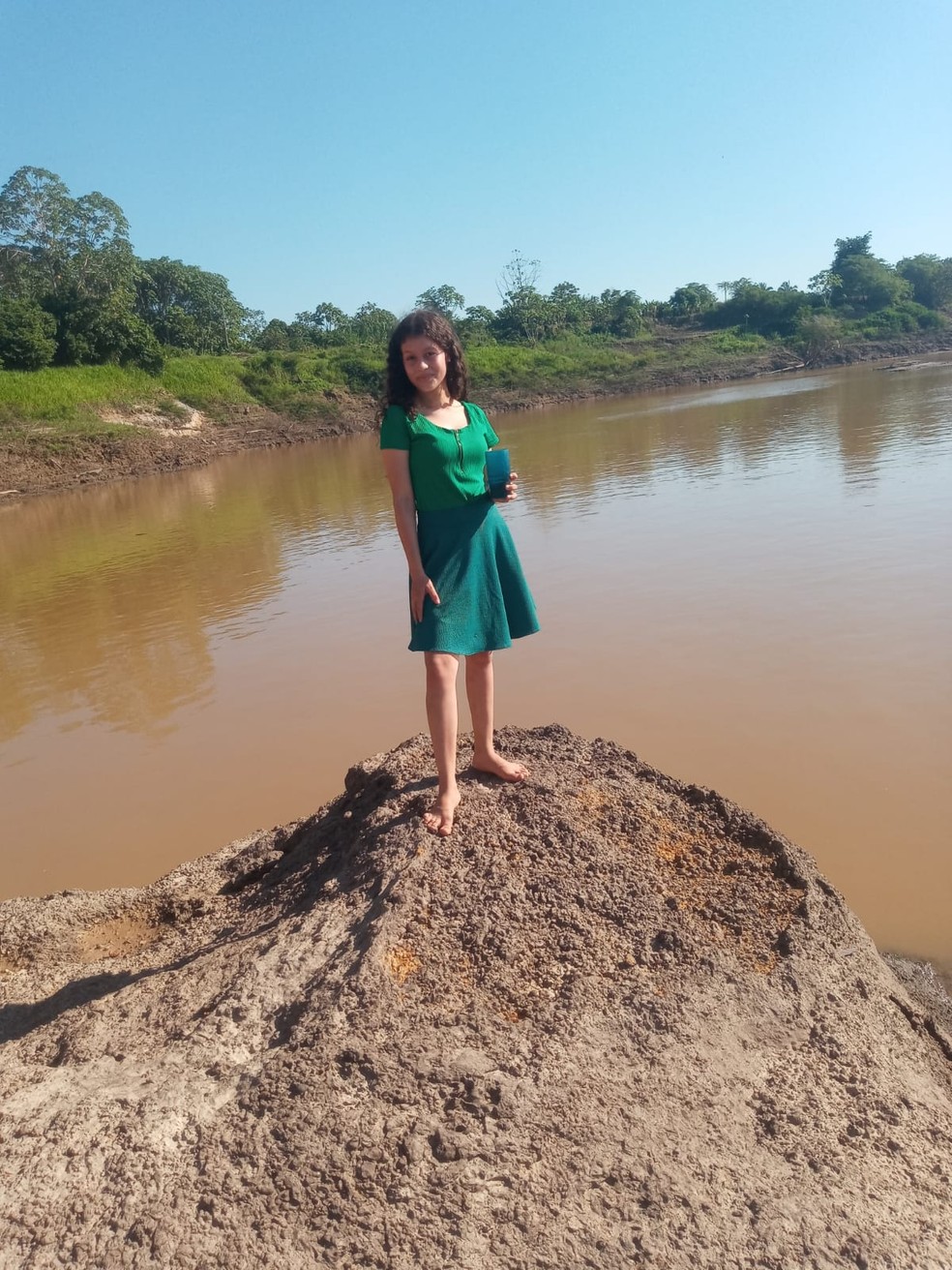 Débora comemorou 14 anos no último dia 17 de julho durante pescaria com a família — Foto: arquivo pessoal 