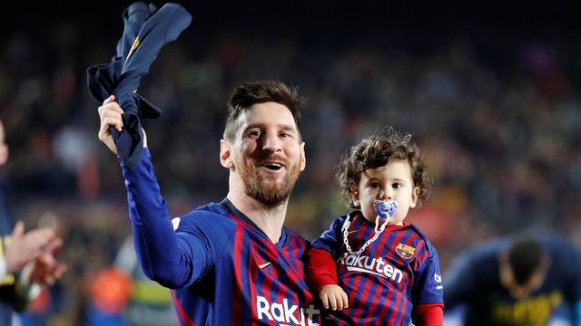 Messi e filho comemoram título do Barça