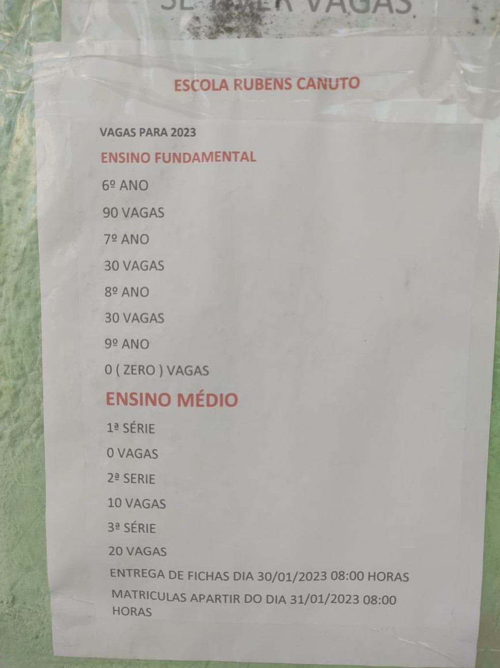 Lista com vagas na Escola Estadual Rubens Canuto, em Maceió — Foto: Arquivo pessoal