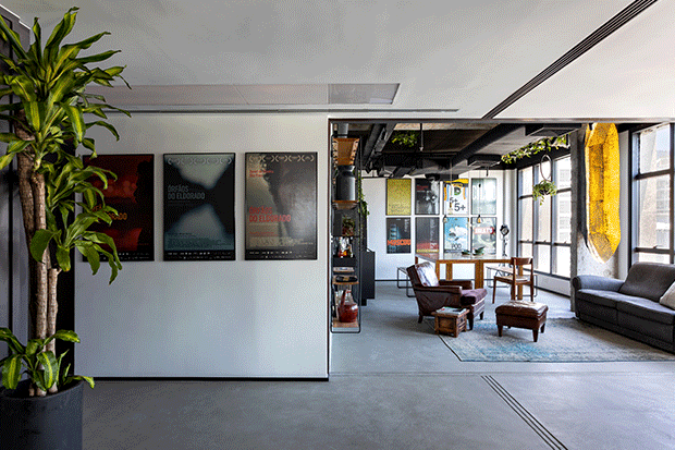 Projeto multifuncional une dois escritórios em um único espaço (Foto: Divulgação)
