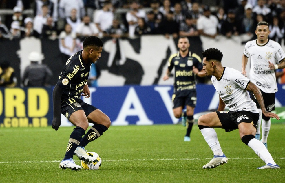 Du Queiroz é duvida contra o Boca Juniors, enquanto Rony desfalca o Timão contra o Fluminense
